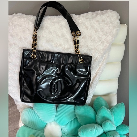 CHANEL Handbags - Chanel Patent Leather Shoulder Bag